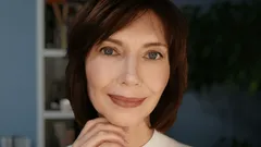 Age-Defying Makeup: How to Apply Lipstick After 50