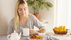 Is It Healthy to Eat the Same Breakfast Every Day? Nutritionists Give a Definitive Answer